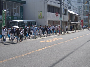 商店街清掃活動の様子