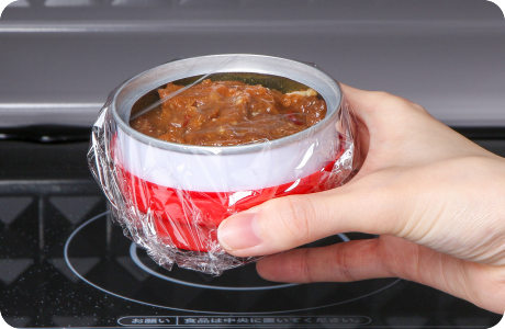 ノンスパークキャップ®を持って取り出す